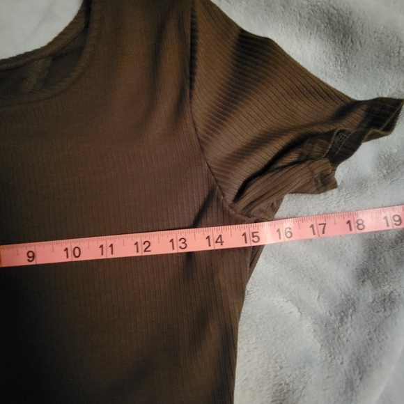 ✨️3 for $15✨️ Eclipse open back short sleeve crop top -Size Small - Picture 8 of 10